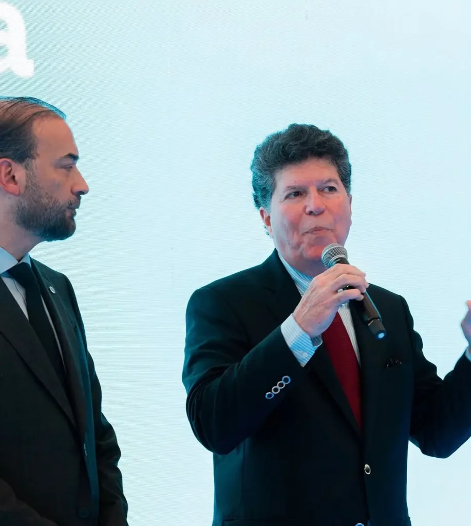 Luis Ross expone durante la puesta en marcha de la estrategia de turismo gastronómico en Fitur 2025